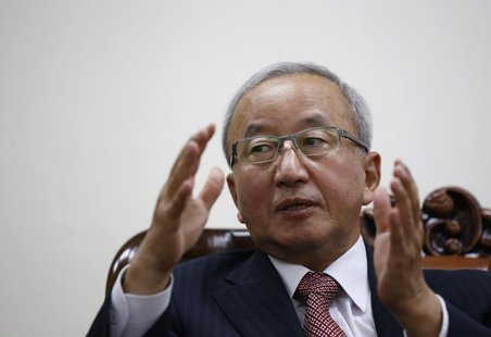 South Korean Finance Minister Hyun Oh-seok speaks during an interview with Reuters in Seoul July 4, 2013. REUTERS/Kim Hong-Ji South Korean Finance Minister Hyun Oh-seok speaks during an interview with Reuters in Seoul July 4, 2013. REUTERS/Kim Hong-Ji