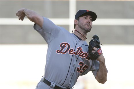 October 10, 2013; Oakland, CA, USA; Detroit Tigers starting pitcher Justin Verlander (35) delivers a pitch against the Oakland Athletics dur October 10, 2013; Oakland, CA, USA; Detroit Tigers starting pitcher Justin Verlander (35) delivers a pitch against the Oakland Athletics dur