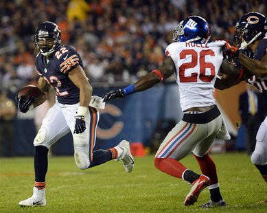 Oct 10, 2013; Chicago, IL, USA; Chicago Bears running back Matt Forte (22) rushes the ball against New York Giants strong safety Antrel Roll Oct 10, 2013; Chicago, IL, USA; Chicago Bears running back Matt Forte (22) rushes the ball against New York Giants strong safety Antrel Roll