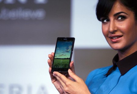 Bollywood actress Katrina Kaif displays the Sony Xperia Z high-end smartphone during its launch in New Delhi March 6, 2013. REUTERS/Mansi Th Bollywood actress Katrina Kaif displays the Sony Xperia Z high-end smartphone during its launch in New Delhi March 6, 2013. REUTERS/Mansi Th