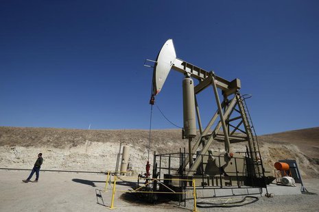 A pumpjack brings oil to the surface in the Monterey Shale, California, April 29, 2013. REUTERS/Lucy Nicholson A pumpjack brings oil to the surface in the Monterey Shale, California, April 29, 2013. REUTERS/Lucy Nicholson
