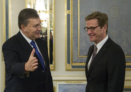 Ukrainian President Viktor Yanukovich (L) welcomes German Foreign Minister Guido Westerwelle during their meeting in Kiev October 10, 2013. Ukrainian President Viktor Yanukovich (L) welcomes German Foreign Minister Guido Westerwelle during their meeting in Kiev October 10, 2013.