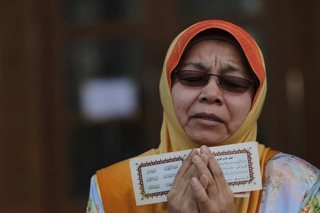 A Muslim woman recites a prayer during a demonstration outside Malaysia's Court of Appeal in Putrajaya, outside Kuala Lumpur October 14, 201 A Muslim woman recites a prayer during a demonstration outside Malaysia's Court of Appeal in Putrajaya, outside Kuala Lumpur October 14, 201