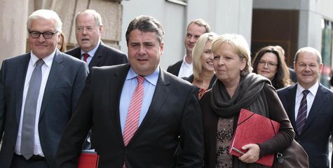 Social Democratic Party (SPD) party leader Sigmar Gabriel (C) arrives with SPD party fellows at the Parliamentary Society for preliminary ta Social Democratic Party (SPD) party leader Sigmar Gabriel (C) arrives with SPD party fellows at the Parliamentary Society for preliminary ta