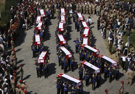 Honour guards carry the coffins of soldiers and policemen killed in recent attacks during a funeral procession in Sanaa September 22, 2013. Honour guards carry the coffins of soldiers and policemen killed in recent attacks during a funeral procession in Sanaa September 22, 2013.