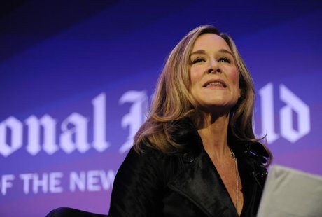 Burberry CEO Angela Ahrendts leads a discussion at the IHT Heritage Luxury conference in London November 9, 2010. REUTERS/Paul Hackett Burberry CEO Angela Ahrendts leads a discussion at the IHT Heritage Luxury conference in London November 9, 2010. REUTERS/Paul Hackett