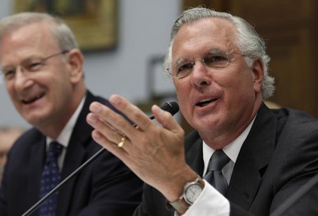 Federal Reserve Bank of Dallas President Richard Fisher (R) testifies alongside FDIC Vice Chair Thomas Hoenig before the House Financial Ser Federal Reserve Bank of Dallas President Richard Fisher (R) testifies alongside FDIC Vice Chair Thomas Hoenig before the House Financial Ser