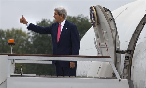 U.S. Secretary of State John Kerry gestures as he boards his aircraft to depart London October 14, 2013. REUTERS/Jacquelyn Martin/Pool U.S. Secretary of State John Kerry gestures as he boards his aircraft to depart London October 14, 2013. REUTERS/Jacquelyn Martin/Pool