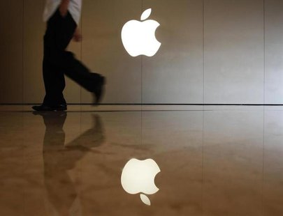 A man walks past the logo at an Apple store in the southern Chinese city of Shenzhen, neighbouring Hong Kong September 9, 2013. REUTERS/Bobb A man walks past the logo at an Apple store in the southern Chinese city of Shenzhen, neighbouring Hong Kong September 9, 2013. REUTERS/Bobb