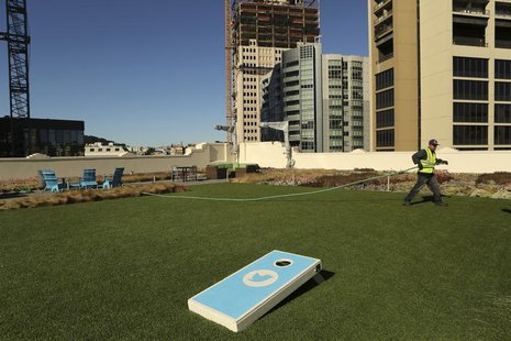A worker tends to the lawn on the roof of Twitter headquarters in San Francisco, California October 4, 2013. REUTERS/Robert Galbraith A worker tends to the lawn on the roof of Twitter headquarters in San Francisco, California October 4, 2013. REUTERS/Robert Galbraith