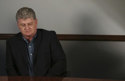 Lon Snowden, the father of fugitive former U.S. intelligence contractor Edward Snowden, is interviewed by Reuters in Washington August 7, 20 Lon Snowden, the father of fugitive former U.S. intelligence contractor Edward Snowden, is interviewed by Reuters in Washington August 7, 20