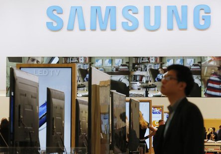 A journalist walks at the Samsung booth during a media preview day at the IFA consumer electronics fair in Berlin, September 5, 2013. REUTER A journalist walks at the Samsung booth during a media preview day at the IFA consumer electronics fair in Berlin, September 5, 2013. REUTER