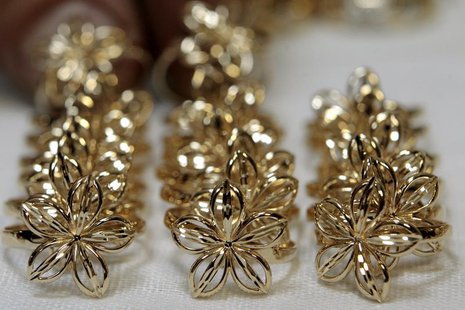 Jewelry made from gold is laid out at Zorka, a jewelry factory, in Minsk April 26, 2012. REUTERS/Vasily Fedosenko Jewelry made from gold is laid out at Zorka, a jewelry factory, in Minsk April 26, 2012. REUTERS/Vasily Fedosenko