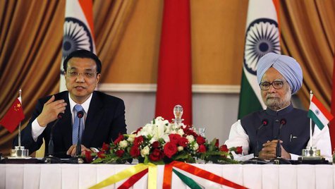 Chinese Premier Li Keqiang (L) speaks with the media as India's Prime Minister Manmohan Singh looks on during the signing of agreements cere Chinese Premier Li Keqiang (L) speaks with the media as India's Prime Minister Manmohan Singh looks on during the signing of agreements cere