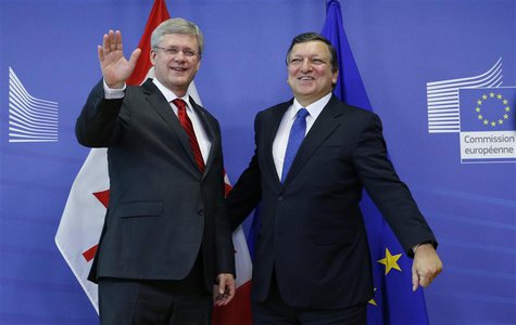 European Commission President Jose Manuel Barroso poses with Canadian Prime Minister Stephen Harper (L) ahead of a meeting at the EU Commiss European Commission President Jose Manuel Barroso poses with Canadian Prime Minister Stephen Harper (L) ahead of a meeting at the EU Commiss