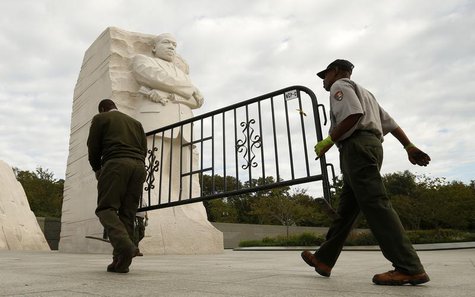National Park workers remove a barricade at the Martin Luther King Jr. Memorial as it reopens to the public in Washington October 17, 2013. National Park workers remove a barricade at the Martin Luther King Jr. Memorial as it reopens to the public in Washington October 17, 2013.