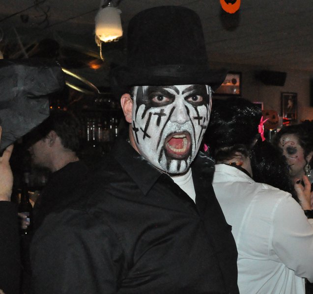 King Diamond! FREAKIN' AWESOME!