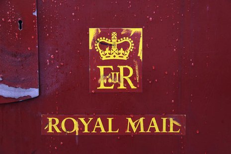 Raindrops are seen on a Royal Mail post box in central London October 16, 2013. REUTERS/Stefan Wermuth Raindrops are seen on a Royal Mail post box in central London October 16, 2013. REUTERS/Stefan Wermuth