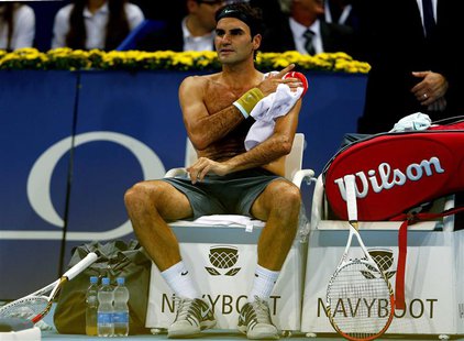 Switzerland's Roger Federer changes his jersey during his match against Adrian Mannarino of France at the Swiss Indoors ATP tennis tournamen Switzerland's Roger Federer changes his jersey during his match against Adrian Mannarino of France at the Swiss Indoors ATP tennis tournamen