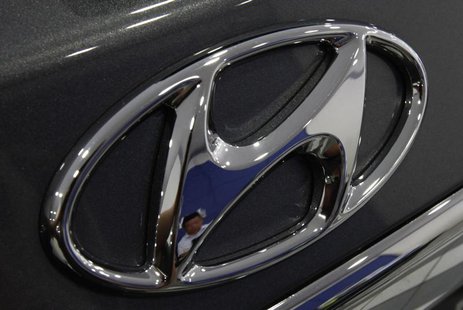 The logo of Hyundai Motor is seen on a car displayed at a Hyundai dealership in Seoul July 26, 2012. REUTERS/Kim Hong-Ji The logo of Hyundai Motor is seen on a car displayed at a Hyundai dealership in Seoul July 26, 2012. REUTERS/Kim Hong-Ji