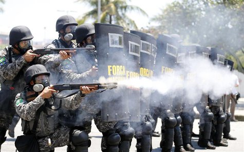 National Force soldiers fire rubber bullets during clashes with demonstrators near Hotel Windsor, where the auction for Libra offshore oilfi National Force soldiers fire rubber bullets during clashes with demonstrators near Hotel Windsor, where the auction for Libra offshore oilfi