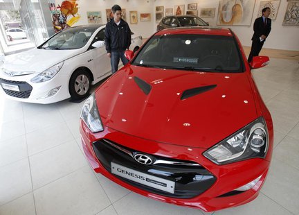 People look around as Hyundai Motor's Genesis (front) and Sonata are displayed at a gallery-style Hyundai dealership in Seoul April 5, 2012. People look around as Hyundai Motor's Genesis (front) and Sonata are displayed at a gallery-style Hyundai dealership in Seoul April 5, 2012.