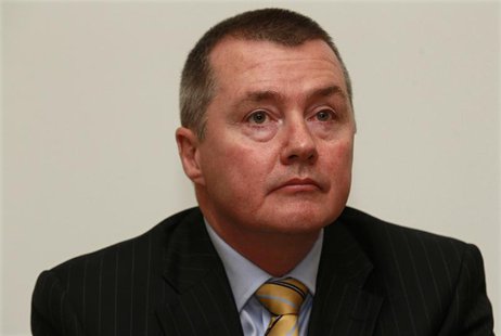Chief Executive Willie Walsh of IAG attends a news conference in London November 17, 2011. REUTERS/Suzanne Plunkett Chief Executive Willie Walsh of IAG attends a news conference in London November 17, 2011. REUTERS/Suzanne Plunkett