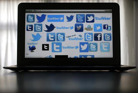 An illustration picture shows Twitter logos on a computer screen in Frankfurt, October 21, 2013. REUTERS/Kai Pfaffenbach An illustration picture shows Twitter logos on a computer screen in Frankfurt, October 21, 2013. REUTERS/Kai Pfaffenbach