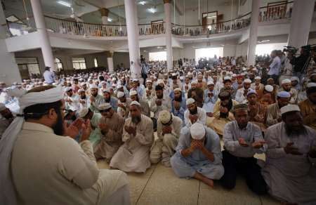 Mosque interior during prayer time REUTERS/Athar Hussain Mosque interior during prayer time REUTERS/Athar Hussain