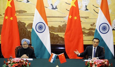 Chinese Premier Li Keqiang (R) speaks during a joint news conference with India's Prime Minister Manmohan Singh at the Great Hall of the Peo Chinese Premier Li Keqiang (R) speaks during a joint news conference with India's Prime Minister Manmohan Singh at the Great Hall of the Peo