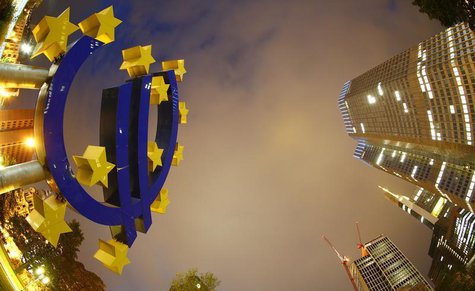 The euro sign landmark is seen at the headquarters (R) of the European Central Bank (ECB) in Frankfurt September 2, 2013. REUTERS/Kai Pfaffe The euro sign landmark is seen at the headquarters (R) of the European Central Bank (ECB) in Frankfurt September 2, 2013. REUTERS/Kai Pfaffe
