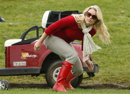 Tiger Wood's girlfriend Lindsey Vonn ducks under a rope during the Singles matches for the 2013 Presidents Cup golf tournament at Muirfield Tiger Wood's girlfriend Lindsey Vonn ducks under a rope during the Singles matches for the 2013 Presidents Cup golf tournament at Muirfield