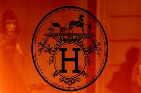 The company logo of French luxury group Hermes is seen at a shop in Paris August 30, 2013. REUTERS/Jacky Naegelen The company logo of French luxury group Hermes is seen at a shop in Paris August 30, 2013. REUTERS/Jacky Naegelen