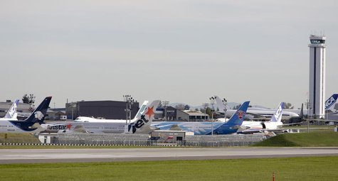 Several Boeing 787 Dreamliner aircraft (L) are seen parked at Paine Field Airport in Everett, Washington October 4, 2013. REUTERS/Jason Redm Several Boeing 787 Dreamliner aircraft (L) are seen parked at Paine Field Airport in Everett, Washington October 4, 2013. REUTERS/Jason Redm