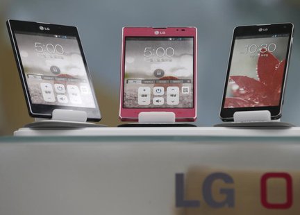 LG Electronics' smart phones are displayed at a shop in central Seoul, July 23, 2013. REUTERS/Lee Jae-Won LG Electronics' smart phones are displayed at a shop in central Seoul, July 23, 2013. REUTERS/Lee Jae-Won