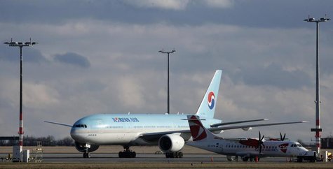 A Korean Air Boeing 777 taxis after its arrival at Prague's Vaclav Havel Airport April 10, 2013. REUTERS/Petr Josek A Korean Air Boeing 777 taxis after its arrival at Prague's Vaclav Havel Airport April 10, 2013. REUTERS/Petr Josek