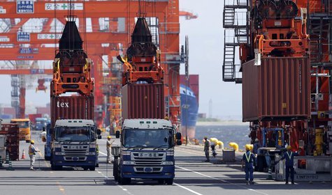 Workers load containers from trucks onto a cargo ship at a port in Tokyo August 19, 2013. REUTERS/Toru Hanai Workers load containers from trucks onto a cargo ship at a port in Tokyo August 19, 2013. REUTERS/Toru Hanai