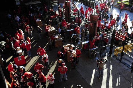 Fans enter Busch Stadium prior to game four of the MLB baseball World Series between the Boston Red Sox and the St. Louis Cardinals. Mandato Fans enter Busch Stadium prior to game four of the MLB baseball World Series between the Boston Red Sox and the St. Louis Cardinals. Mandato