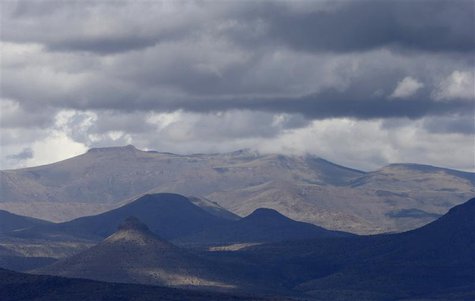 Rain clouds hang over the Karoo near Graaff-Reinet October 26, 2013. REUTERS/Mike Hutchings Rain clouds hang over the Karoo near Graaff-Reinet October 26, 2013. REUTERS/Mike Hutchings