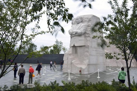 Tourists visit the Martin Luther King Memorial in Washington August 28, 2011. REUTERS/Benjamin Myers Tourists visit the Martin Luther King Memorial in Washington August 28, 2011. REUTERS/Benjamin Myers