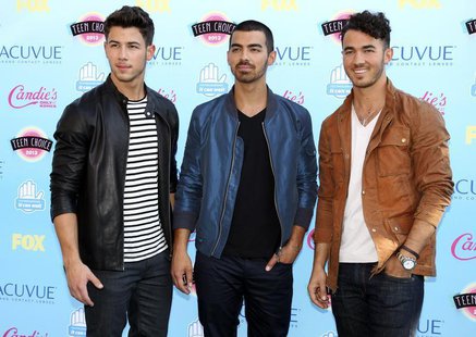 Singers (L-R) Nick, Joe and Kevin Jonas pose as they arrive at the Teen Choice Awards at the Gibson amphitheatre in Universal City, Californ Singers (L-R) Nick, Joe and Kevin Jonas pose as they arrive at the Teen Choice Awards at the Gibson amphitheatre in Universal City, Californ