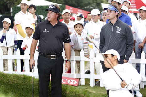 U.S. golfer Phil Mickelson (L) stands as he explains how to play golf to children in Shanghai October 30, 2013. REUTER/Aly Song U.S. golfer Phil Mickelson (L) stands as he explains how to play golf to children in Shanghai October 30, 2013. REUTER/Aly Song