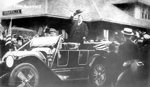 President Teddy Roosevelt riding in the "Flyer" automobile made in Sioux Falls, SD President Teddy Roosevelt riding in the "Flyer" automobile made in Sioux Falls, SD