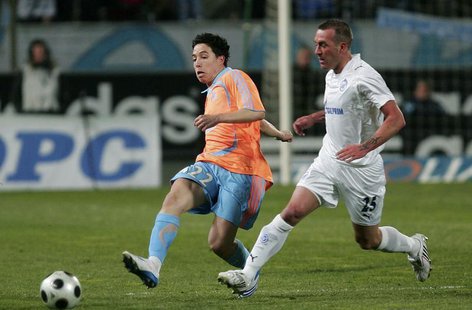 Olympique Marseille's Samir Nasri (L) challenges Fernando Ricksen of Zenit St. Petersburg during their UEFA Cup soccer match at the Velodrom Olympique Marseille's Samir Nasri (L) challenges Fernando Ricksen of Zenit St. Petersburg during their UEFA Cup soccer match at the Velodrom