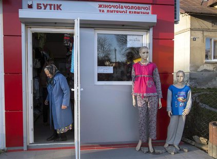 A woman leaves a shop in the small Ukrainian town of Pustomyty, near the western city Lviv October 31, 2013. REUTERS/Gleb Garanich A woman leaves a shop in the small Ukrainian town of Pustomyty, near the western city Lviv October 31, 2013. REUTERS/Gleb Garanich