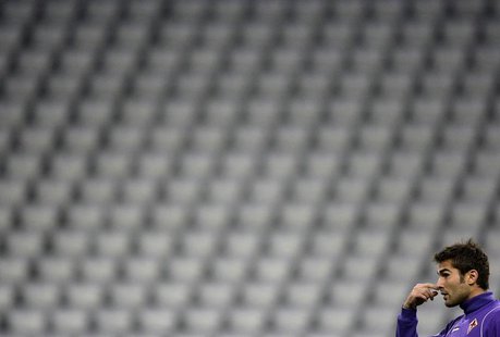 Fiorentina's Adrian Mutu arrives for a practice session in Munich October 20, 2008. Fiorentina face Bayern Munich in their Champions League Fiorentina's Adrian Mutu arrives for a practice session in Munich October 20, 2008. Fiorentina face Bayern Munich in their Champions League