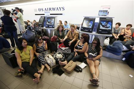 Passengers waiting at Los Angeles International Airport
Photo: REUTERS/Lucy Nicholson Passengers waiting at Los Angeles International Airport
Photo: REUTERS/Lucy Nicholson