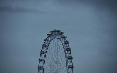 The London Eye is seen at dawn in central London October 21, 2013. REUTERS/Toby Melville The London Eye is seen at dawn in central London October 21, 2013. REUTERS/Toby Melville