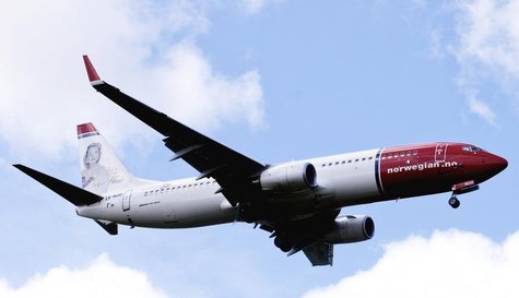 A Norwegian Air Shuttle Boeing 737-800 is seen in the air near Oslo Airport, Gardermoen in this July 17, 2009 file photo. REUTERS/Kyrre Lien A Norwegian Air Shuttle Boeing 737-800 is seen in the air near Oslo Airport, Gardermoen in this July 17, 2009 file photo. REUTERS/Kyrre Lien