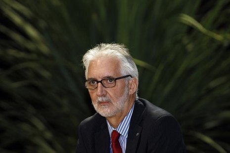 International Cycling Union (UCI) newly elected president Brian Cookson attends a news conference in Florence September 28, 2013. REUTERS/Gi International Cycling Union (UCI) newly elected president Brian Cookson attends a news conference in Florence September 28, 2013. REUTERS/Gi